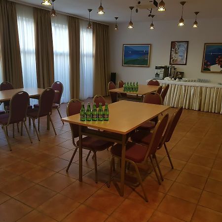 Hotel Lorenzo Krasków Εξωτερικό φωτογραφία